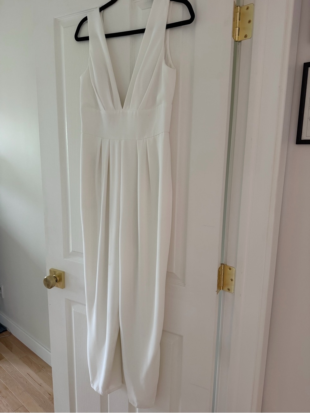 White V-Neck Sleeveless Women's Jumpsuit